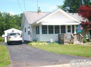 352 30th St N, Springfield, MI 49037