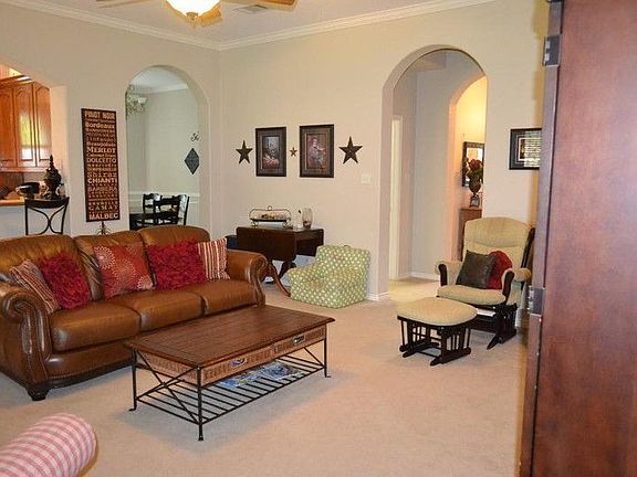 4th image of 617 Lantana St
