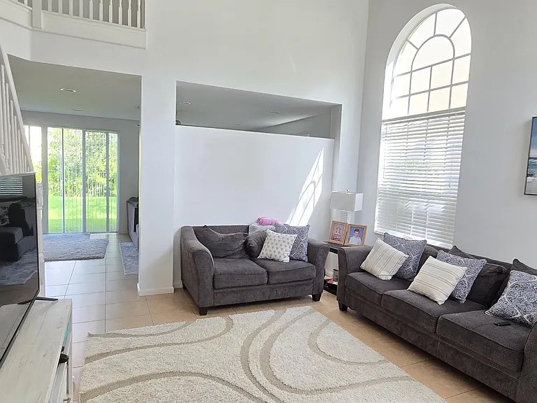 9138 Dupont Pl — Photo 2