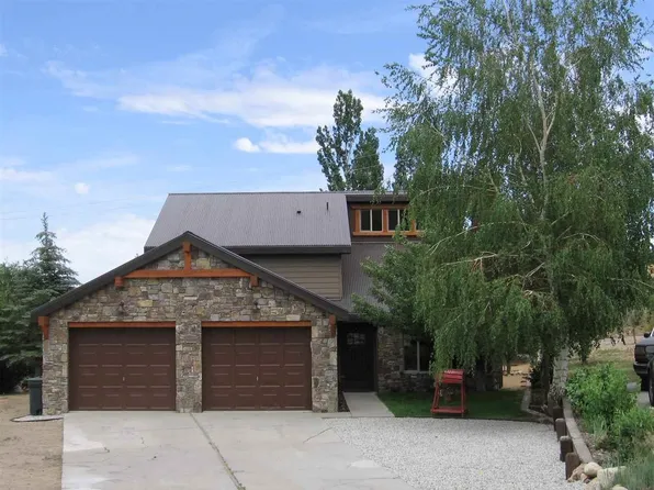 107 Elderberry Ln, Crowley Lake, CA 93546