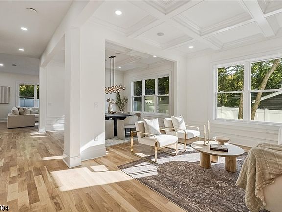 2nd image of 7 Sunset Dr