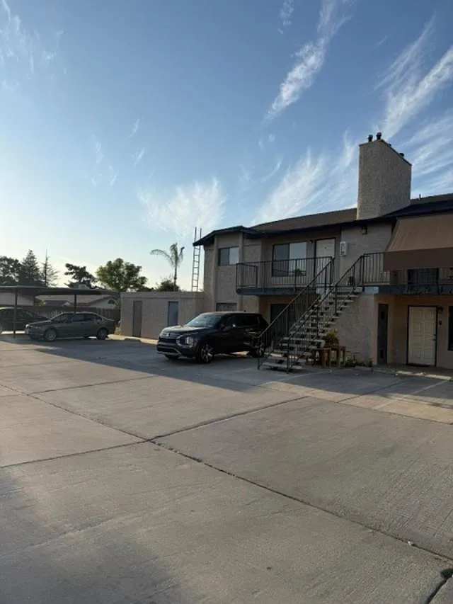 3 bed, 1.5 bath, 1149 sqft, $1,450 — Photo 1