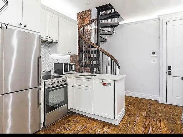 43 Columbia Pl #3C — Photo 2