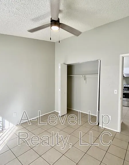 403 E Thoroughbred St — Photo 18