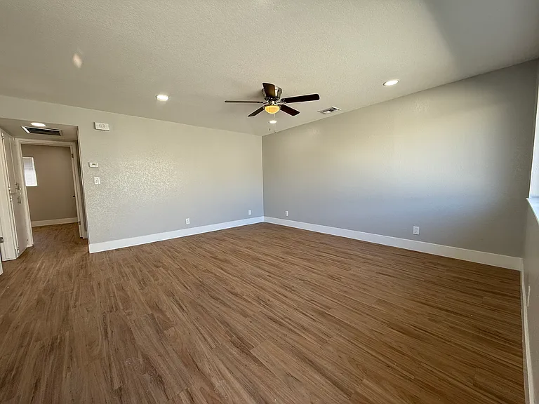 145 N C St #145 — Photo 12