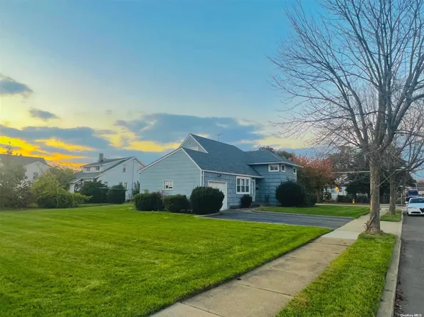 385 N Columbus Avenue, Freeport, NY 11520