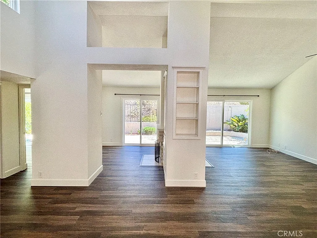 2 bed, 2.0 bath, 1575 sqft, $4,450 — Photo 4