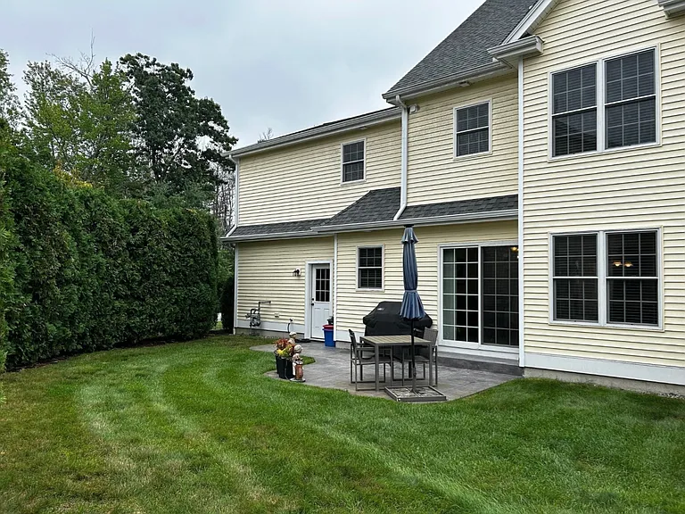 46 Yorkshire Dr — Photo 15