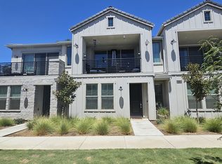 512 W Balsam Ln, Clovis, CA 93611