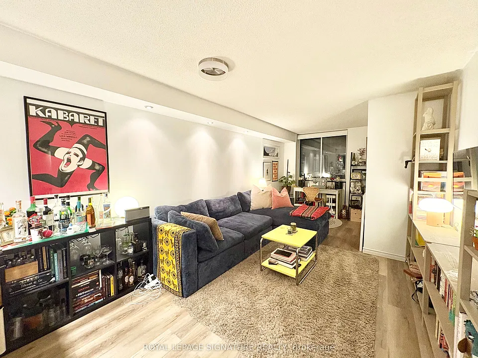 801 King St W #1103