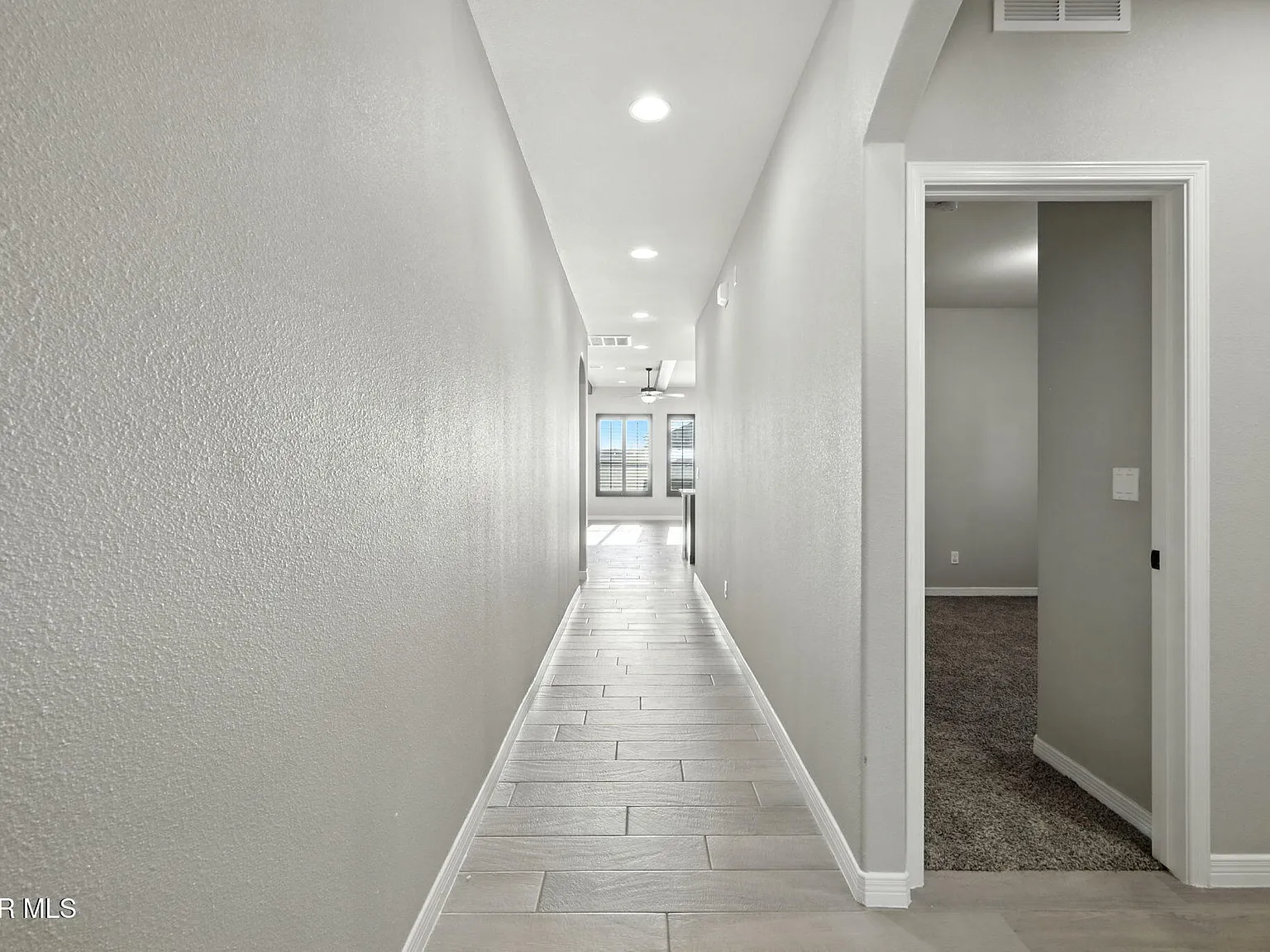 4 bed, 2.0 bath, 1613 sqft, $2,000 — Photo 2