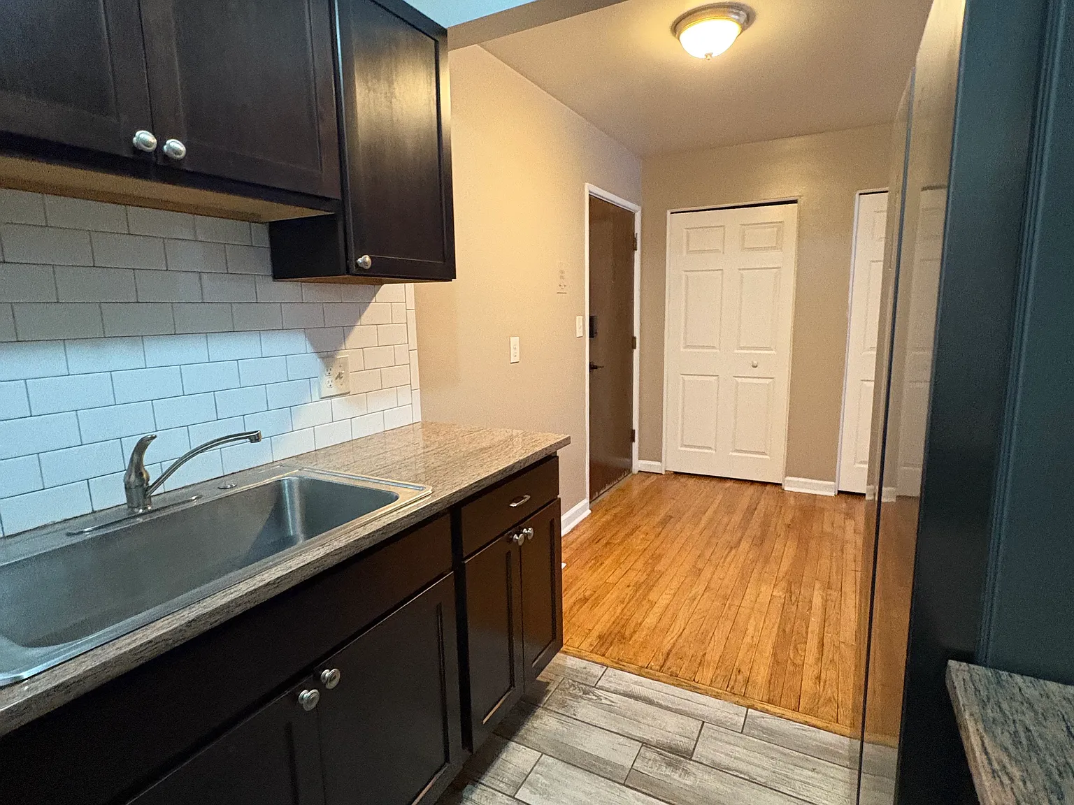 1 bed, 600 sqft, $995 — Photo 2
