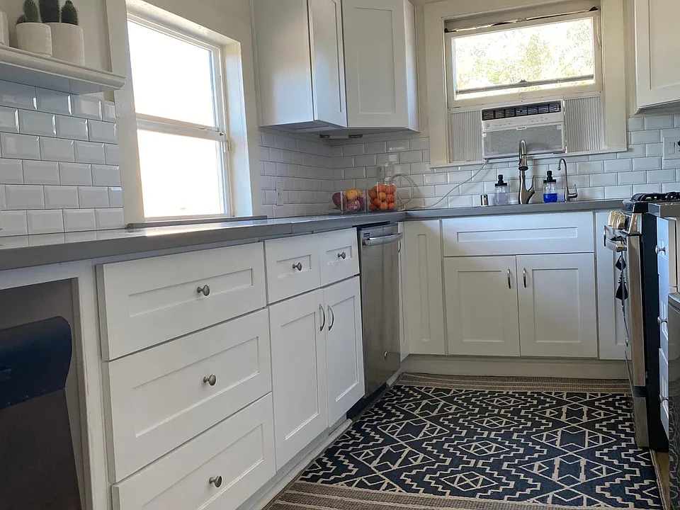 533 University Ave #3