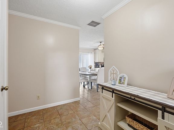4th image of 307 Jodi Dr