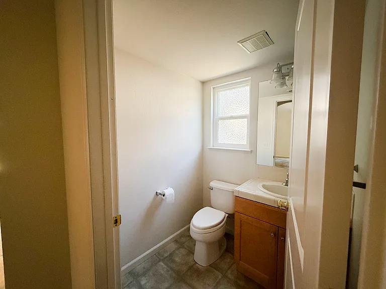 Downstairs 1/2 Bathroom