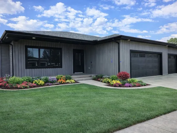 2905 Binghamton Ln, Bloomington, IL 61705