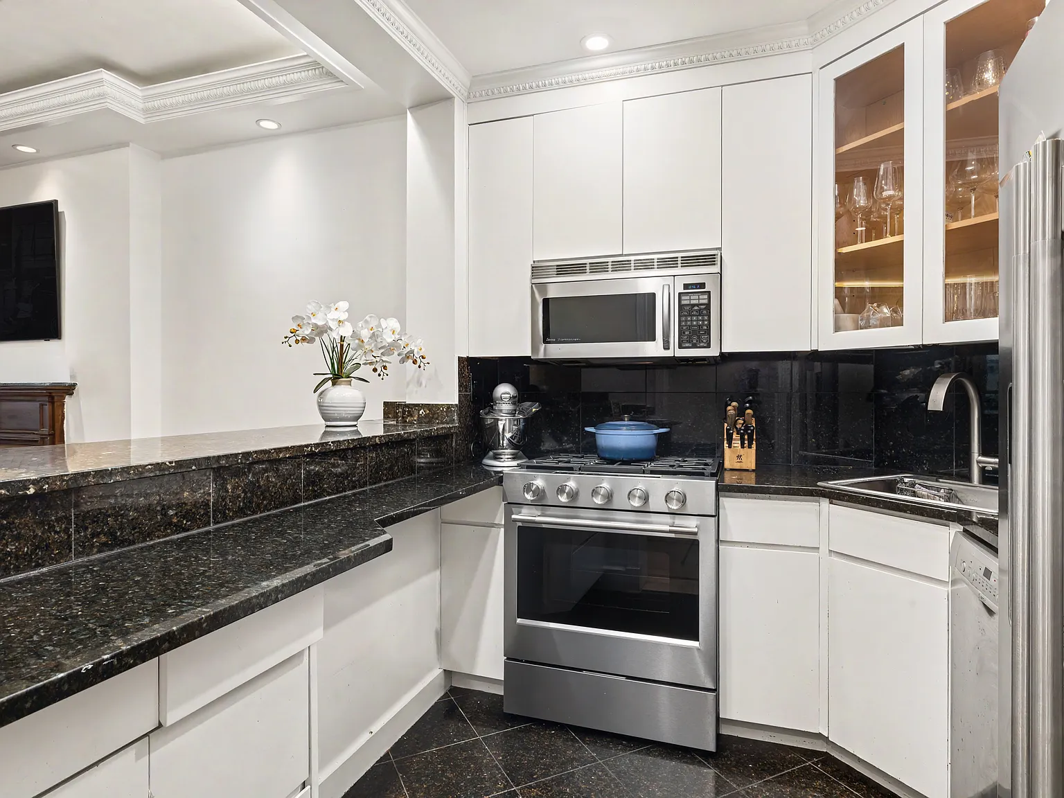 9 East 62nd Street — Photo 3