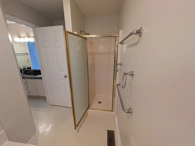 6008 Yeaton Glen Dr — Photo 15