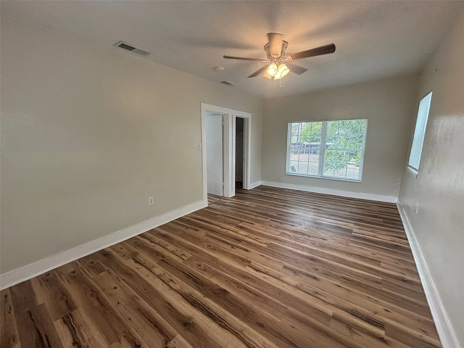 2 bed, 1.0 bath, 1206 sqft, $1,550 — Photo 3