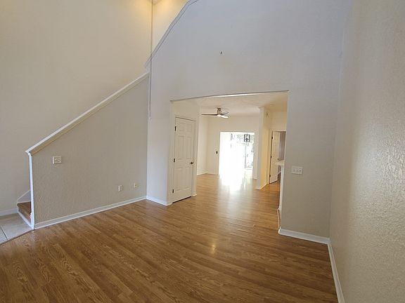 5th image of 231 NE 28th Ave APT 101