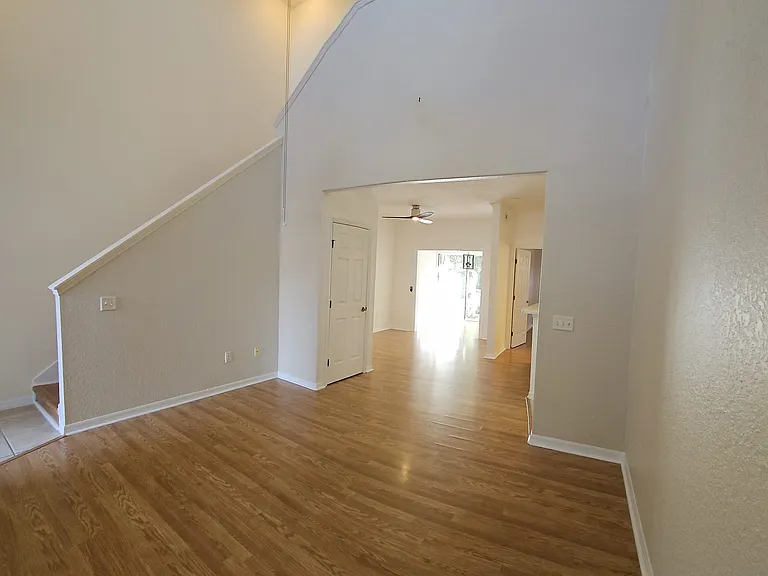 231 NE 28th Ave #101 — Photo 5