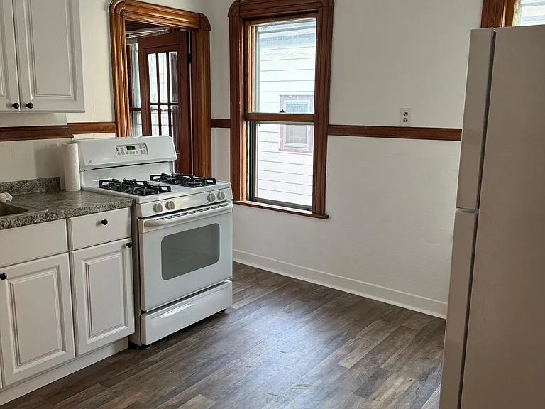 19 Ingersoll Ave #2 — Photo 9