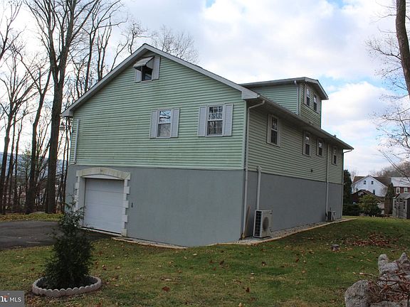 3rd image of 315 N Weaver St