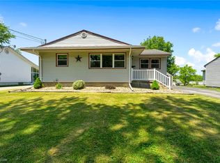 1042 Doris Dr, Hubbard, OH 44425