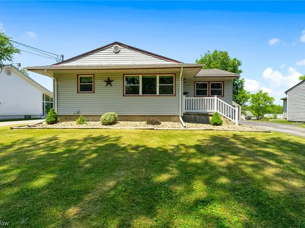 1042 Doris Dr, Hubbard, OH 44425