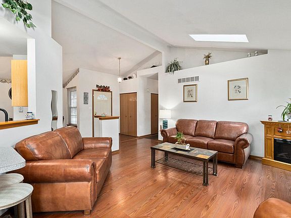3rd image of 4707 Bluejay Ln