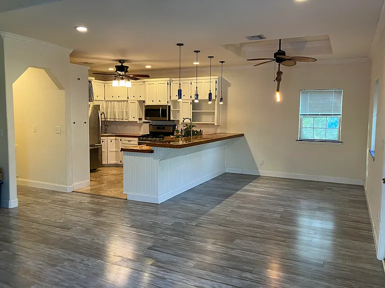 901 Dogwood Rd — Photo 2