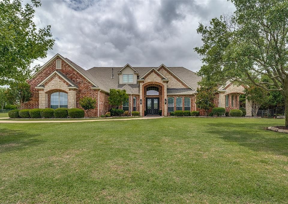 1st image of 1800 Fair Oaks Ln