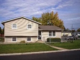 1512 Leslie Ave photo 1