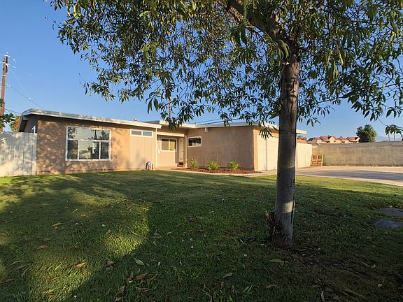 4th image of 831 N Siesta Ave