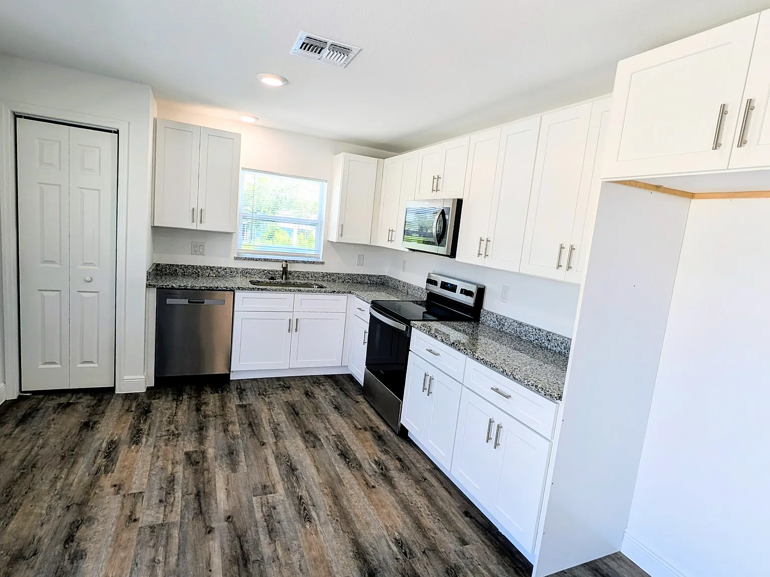 2 bed, 900 sqft, $1,500 — Photo 3
