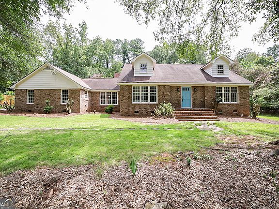 2nd image of 215 Lenox Rd