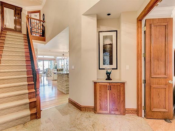 4th image of 701 N Avalon Ct