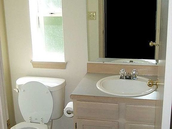 5th image of 1615 Bellevue Way NE APT 04