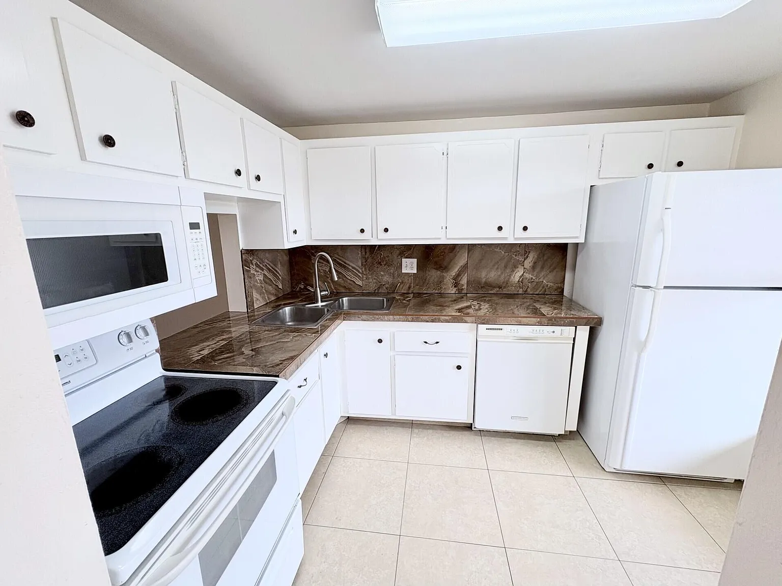2 bed, 2.0 bath, 880 sqft, $1,700 — Photo 4