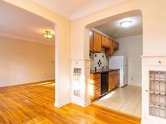 5th image of 2661 N Moreland Blvd APT 17