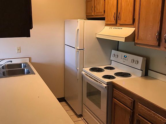 2nd image of 2953 Vincent St