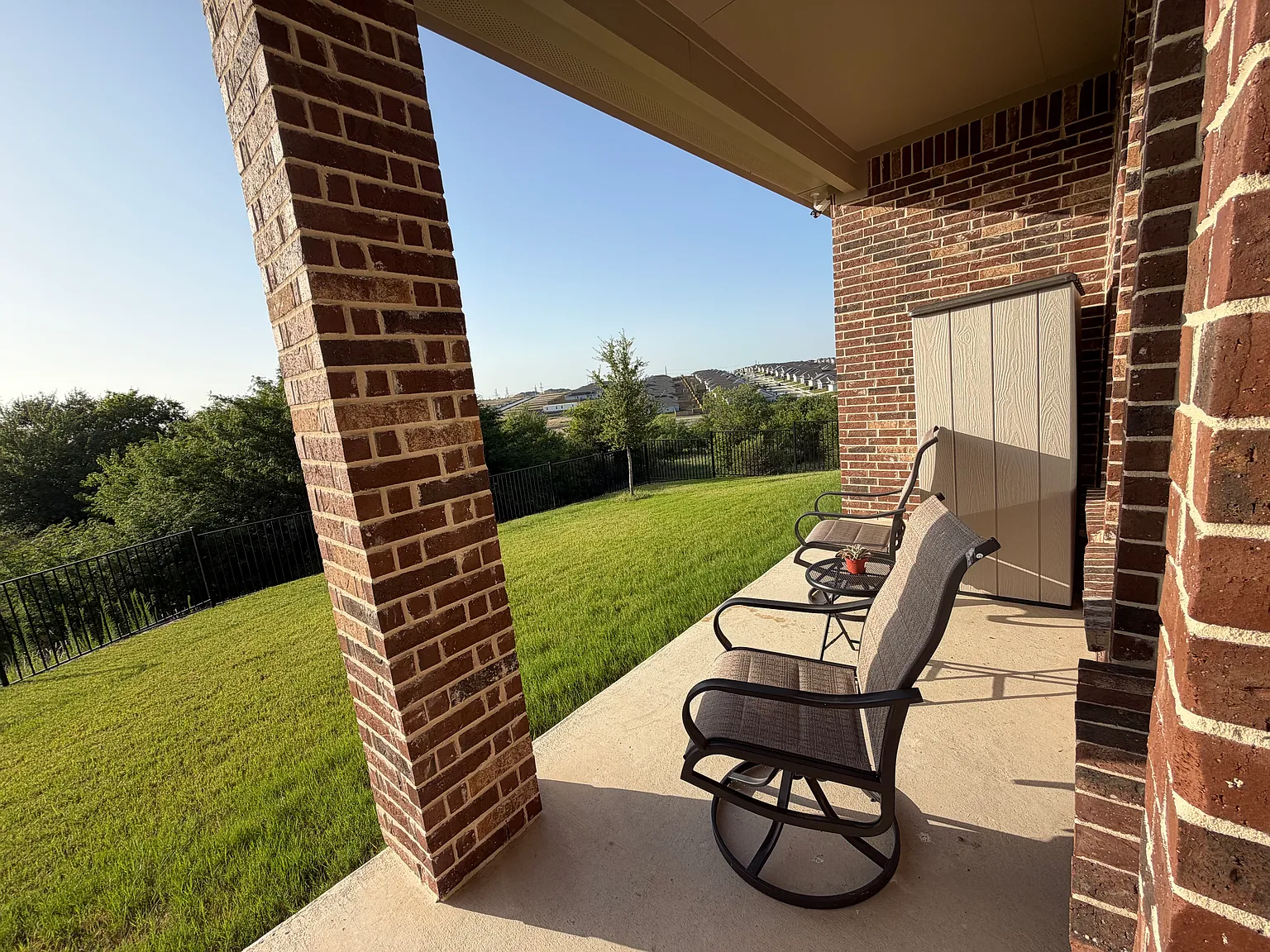4 bed, 2342 sqft, $2,900 — Photo 4
