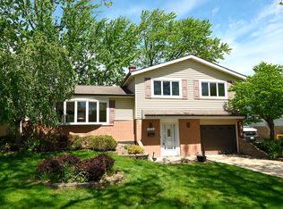 9012 W 89th St, Hickory Hills, IL 60457