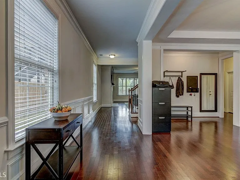 2625 Hickory Hill Dr SE — Photo 2