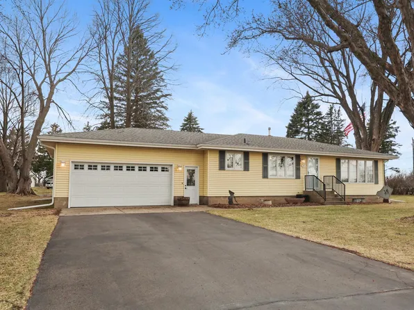 635 Edgemont Dr NE, Saint Cloud, MN 56304