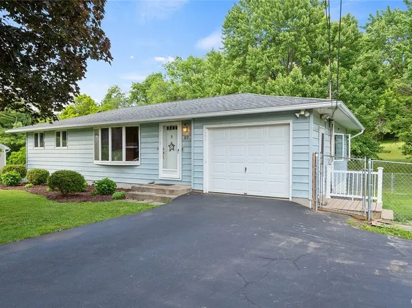 27 Farview Cir, Camillus, NY 13031