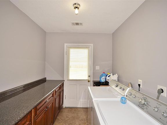 4th image of 302 Park Dr