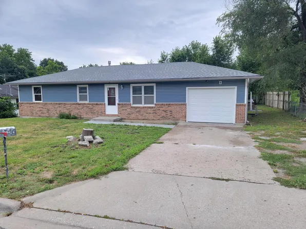 1076 N Conway Ave, Marshall, MO 65340