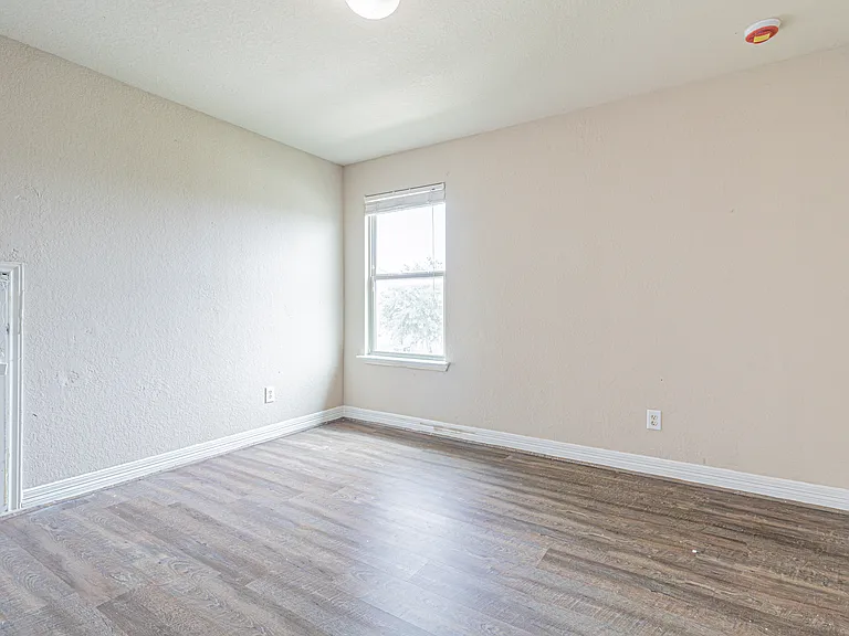 5488 Devonwood St — Photo 43