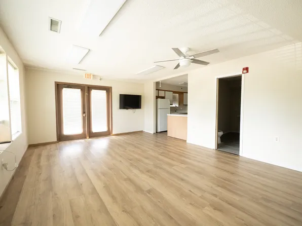 201 N Cedar St #9, Eskridge, KS 66423